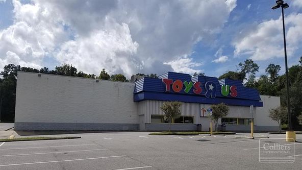 Former Toys R Us in Orange Park for Sale/Lease: 1972 Wells Rd, Orange Park, FL 32073